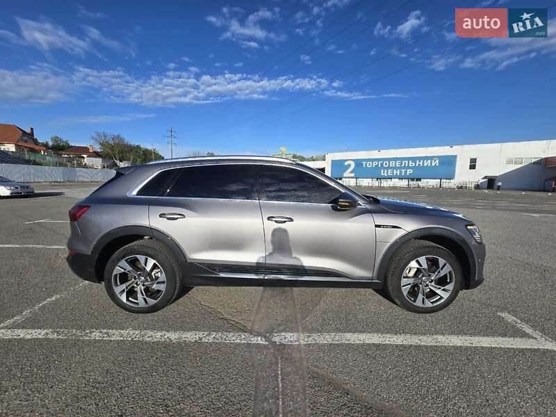 Позашляховик / Кросовер Audi e-tron 2020 в Ужгороді