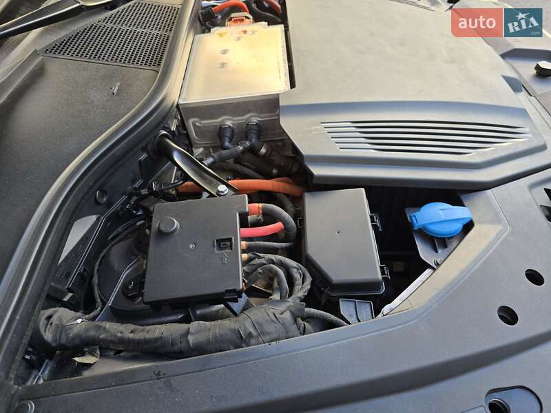 Позашляховик / Кросовер Audi e-tron 2020 в Ужгороді