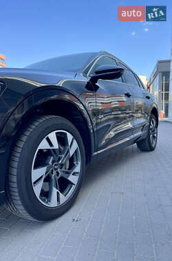 Внедорожник / Кроссовер Audi e-tron 2021 в 