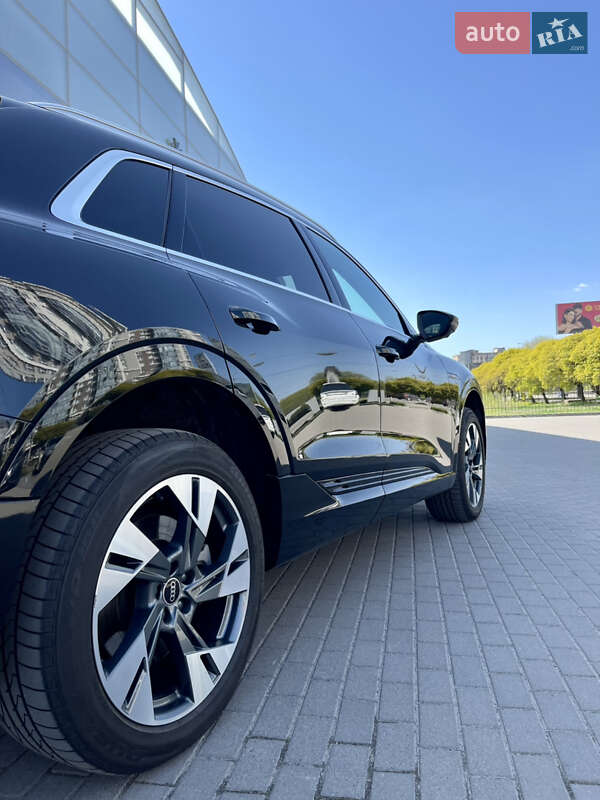 Внедорожник / Кроссовер Audi e-tron 2021 в Хмельницком