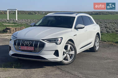 Внедорожник / Кроссовер Audi e-tron 2019 в 