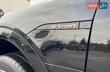 Внедорожник / Кроссовер Audi e-tron 2020 в 