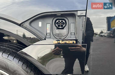 Внедорожник / Кроссовер Audi e-tron 2020 в 