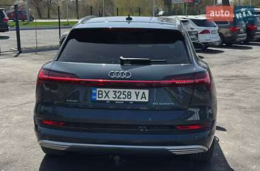 Внедорожник / Кроссовер Audi e-tron 2019 в 