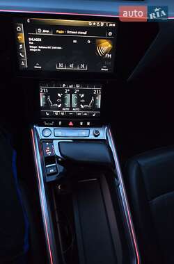 Внедорожник / Кроссовер Audi e-tron 2020 в 
