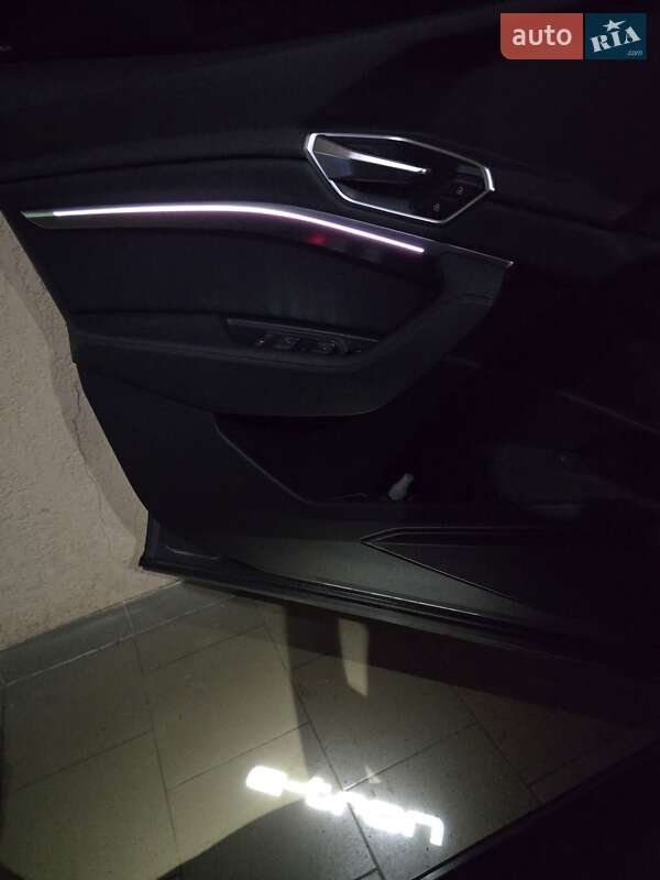 Позашляховик / Кросовер Audi e-tron 2020 в Ужгороді