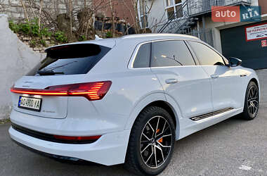 Внедорожник / Кроссовер Audi e-tron 2020 в 