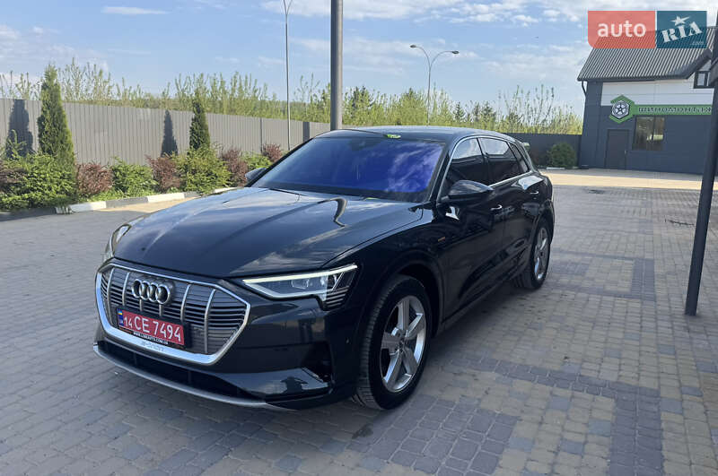 Внедорожник / Кроссовер Audi e-tron 2019 в 
