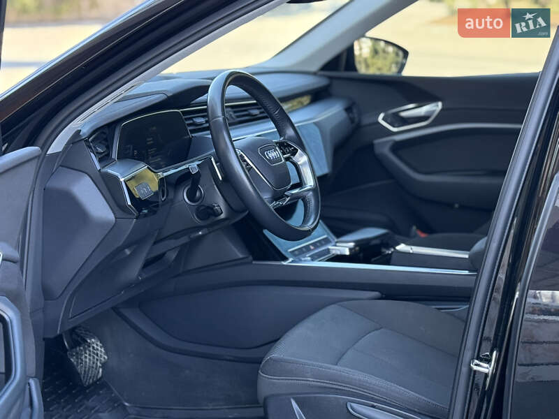 Позашляховик / Кросовер Audi e-tron 2019 в Тернополі