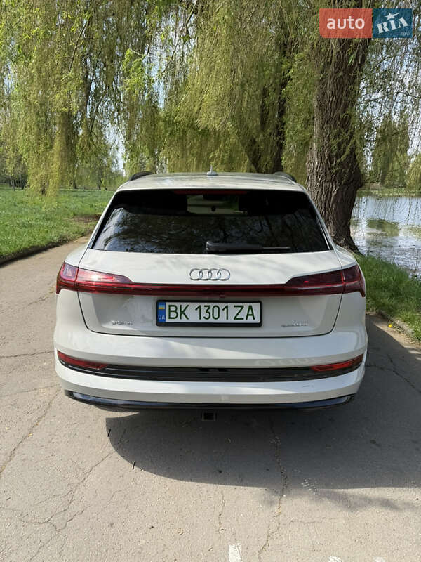 Внедорожник / Кроссовер Audi e-tron 2021 в Ровно