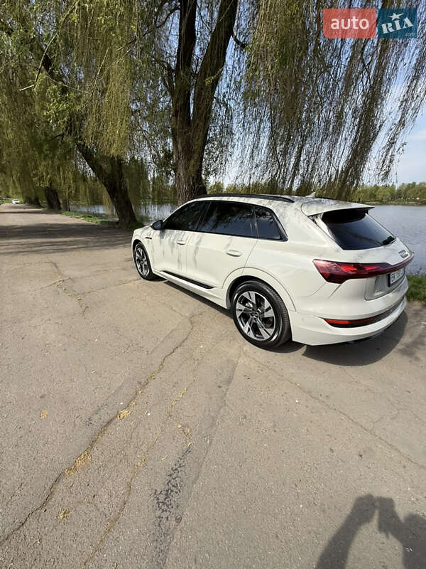 Внедорожник / Кроссовер Audi e-tron 2021 в Ровно