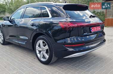 Внедорожник / Кроссовер Audi e-tron 2021 в 