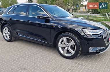 Внедорожник / Кроссовер Audi e-tron 2021 в 