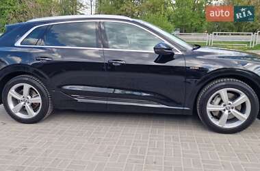 Внедорожник / Кроссовер Audi e-tron 2021 в 