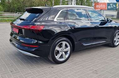Внедорожник / Кроссовер Audi e-tron 2021 в 