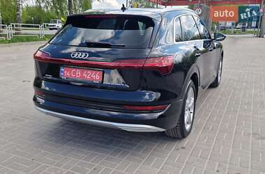 Внедорожник / Кроссовер Audi e-tron 2021 в 