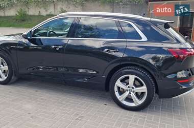 Внедорожник / Кроссовер Audi e-tron 2021 в 