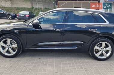 Внедорожник / Кроссовер Audi e-tron 2021 в 
