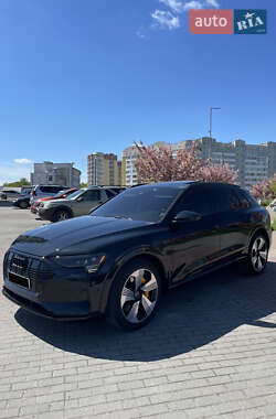 Внедорожник / Кроссовер Audi e-tron 2021 в 