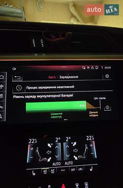 Внедорожник / Кроссовер Audi e-tron 2020 в 