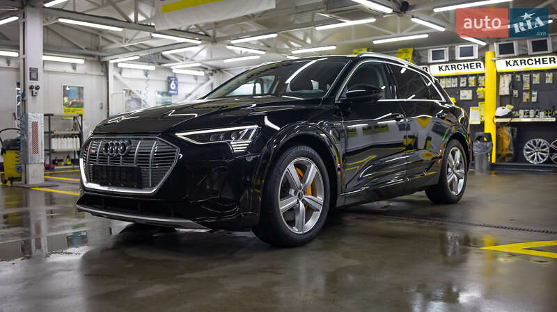 Audi e-tron 2023