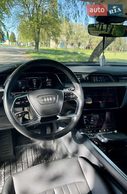Внедорожник / Кроссовер Audi e-tron 2021 в 