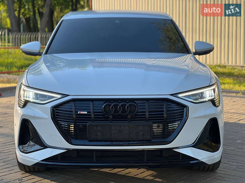 Позашляховик / Кросовер Audi e-tron 2022 в Дніпрі