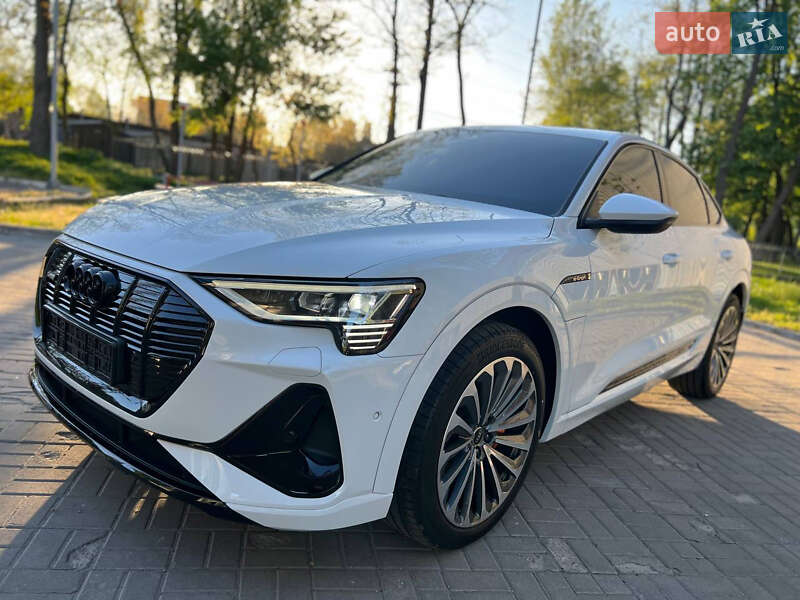 Позашляховик / Кросовер Audi e-tron 2022 в Дніпрі