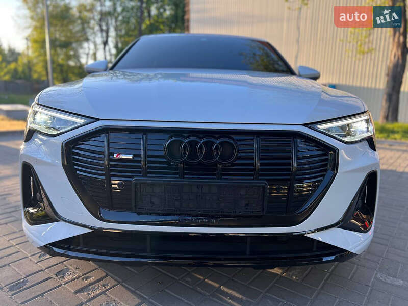 Позашляховик / Кросовер Audi e-tron 2022 в Дніпрі