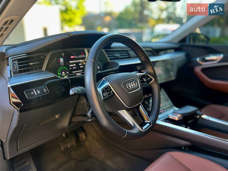 Позашляховик / Кросовер Audi e-tron 2022 в Дніпрі