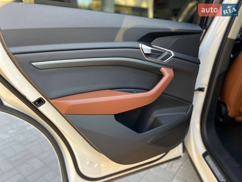 Позашляховик / Кросовер Audi e-tron 2022 в Дніпрі