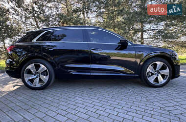 Внедорожник / Кроссовер Audi e-tron 2019 в 