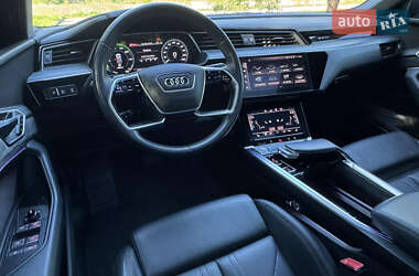 Внедорожник / Кроссовер Audi e-tron 2019 в 