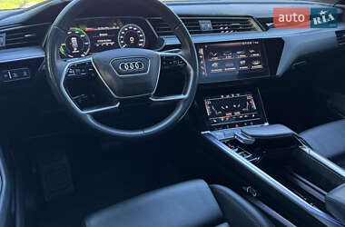 Внедорожник / Кроссовер Audi e-tron 2019 в 