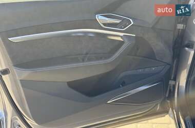 Внедорожник / Кроссовер Audi e-tron 2019 в 