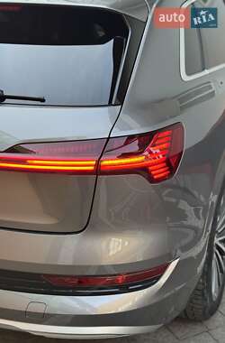 Внедорожник / Кроссовер Audi e-tron 2019 в 