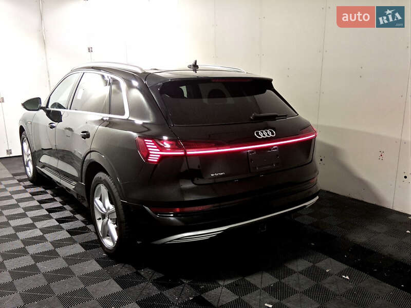 Позашляховик / Кросовер Audi e-tron 2019 в Кривому Розі