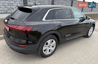 Внедорожник / Кроссовер Audi e-tron 2022 в 