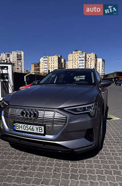 Позашляховик / Кросовер Audi e-tron 2020 в 