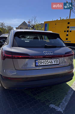 Позашляховик / Кросовер Audi e-tron 2020 в 
