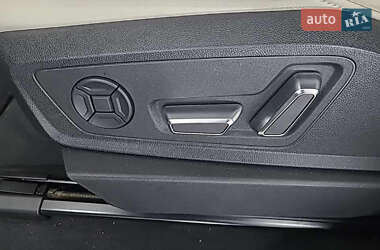 Позашляховик / Кросовер Audi e-tron 2019 в 