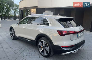Внедорожник / Кроссовер Audi e-tron 2020 в 