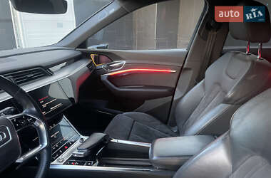 Внедорожник / Кроссовер Audi e-tron 2020 в 
