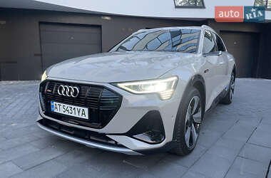 Внедорожник / Кроссовер Audi e-tron 2020 в 