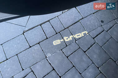 Внедорожник / Кроссовер Audi e-tron 2020 в 