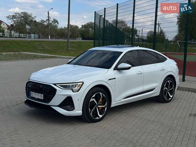 Внедорожник / Кроссовер Audi e-tron 2021 в 