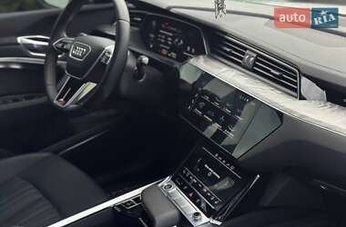 Внедорожник / Кроссовер Audi e-tron 2021 в 