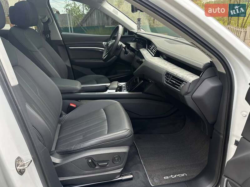 Внедорожник / Кроссовер Audi e-tron 2021 в Бучаче