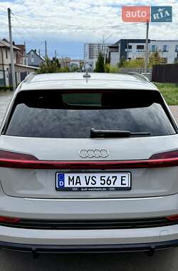 Внедорожник / Кроссовер Audi e-tron 2021 в 