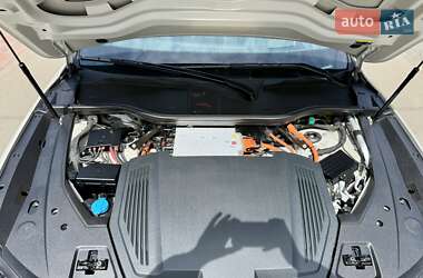 Внедорожник / Кроссовер Audi e-tron 2021 в 